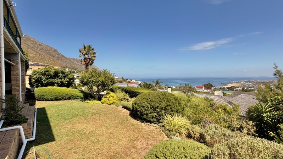 5 Bedroom Property for Sale in Mountainside Western Cape